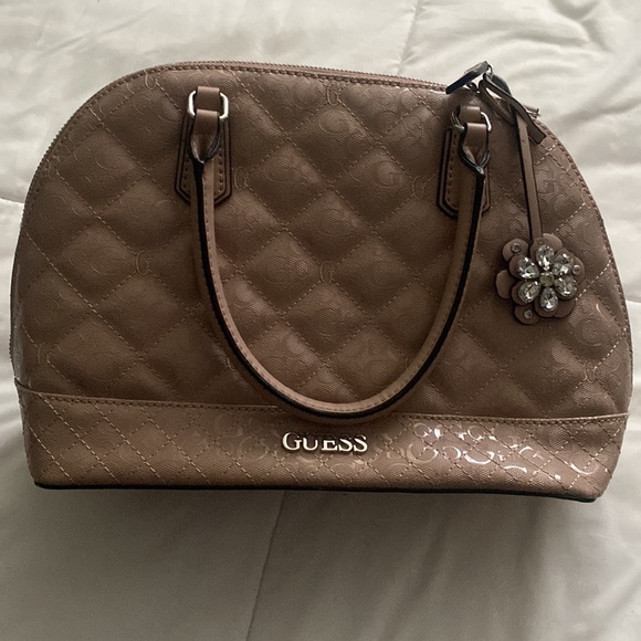 Tan guess purse medium size excellent condition - Picture 2 of 3